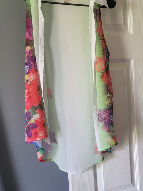 Decree Tops - Hawaiiian Print Button Up